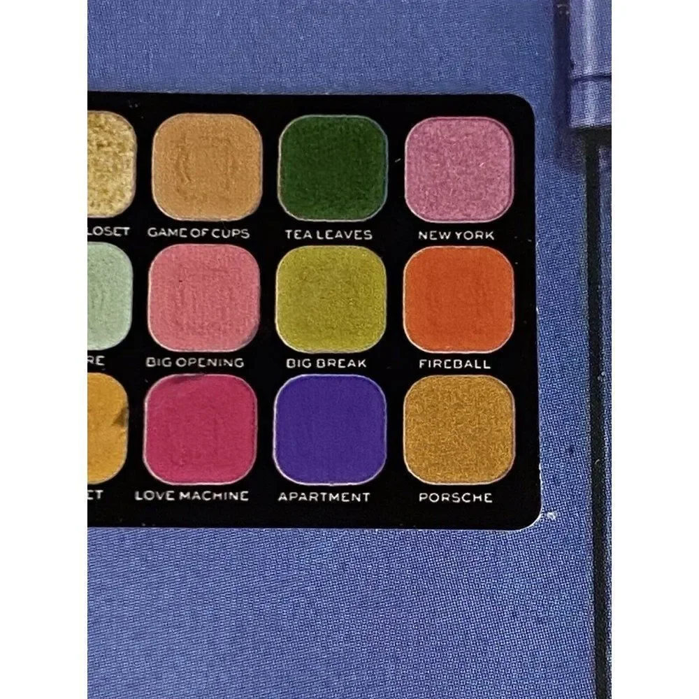 Friends x Revolution 18 EyeShadow Palette Forever Flawless We Were On A Break‎